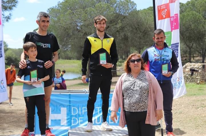 Los isleños Rocío Moraga y David Quintero suben al podio; y Alejandro Villalta y Jessica Valdayo ganan el Cross Pantano San Walabonso de Niebla