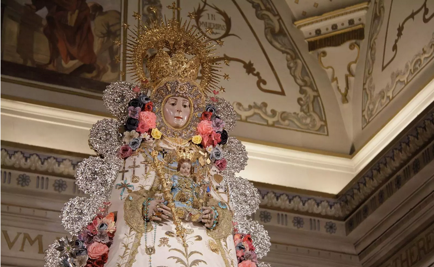 La Virgen del Rocío será retirada del culto durante tres meses para su restauración