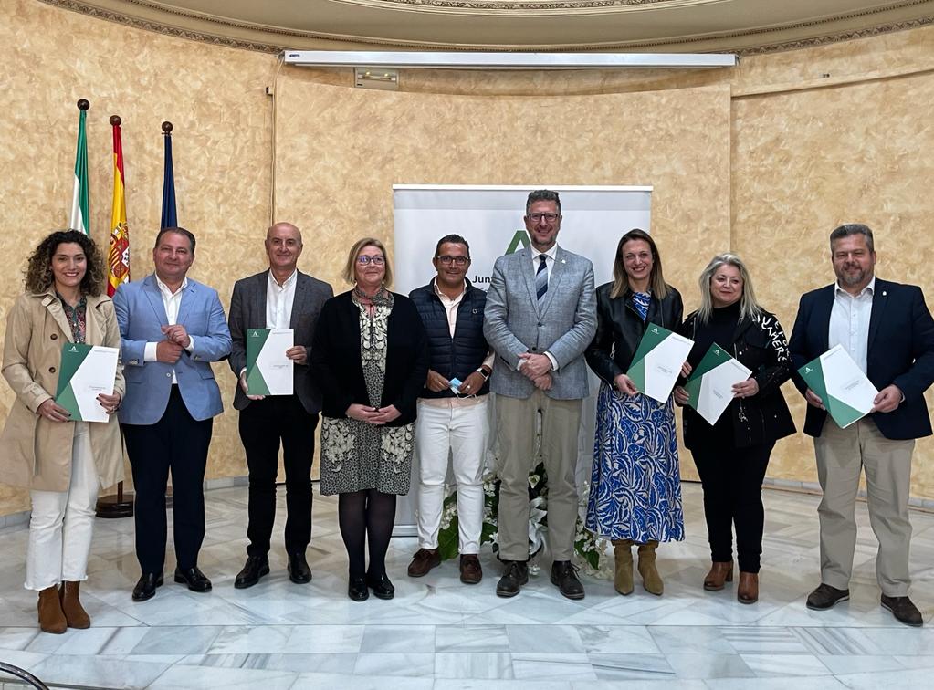 El Ayuntamiento isleño renueva con la Junta el Convenio del servicio de los Equipos de Tratamiento Familiar