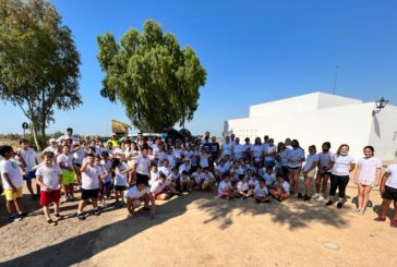 Los escolares de La Higuerita limpian las marismas que rodean Pozo del Camino