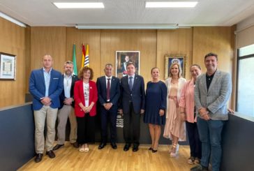El ministro de agricultura y pesca, Luis Planas, visita Isla Cristina donde mantiene un encuentro con el sector pesquero