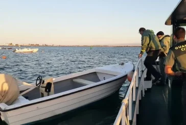 Operación retirada de embarcaciones ilegales en Isla Cristina