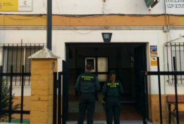 Detenido un menor por incendiar una puerta del cuartel de la Guardia Civil de Isla Cristina