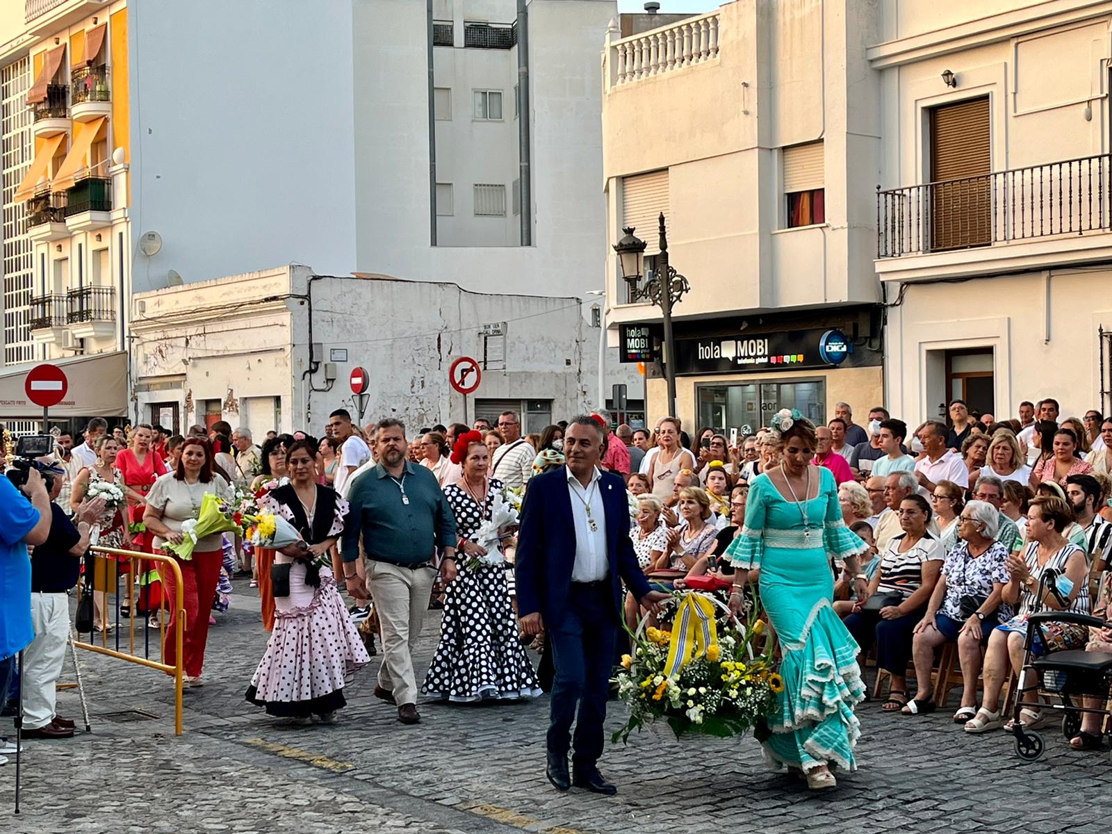 Multitudinaria Ofrenda de Flores a la Virgen del Carmen de Isla Cristina