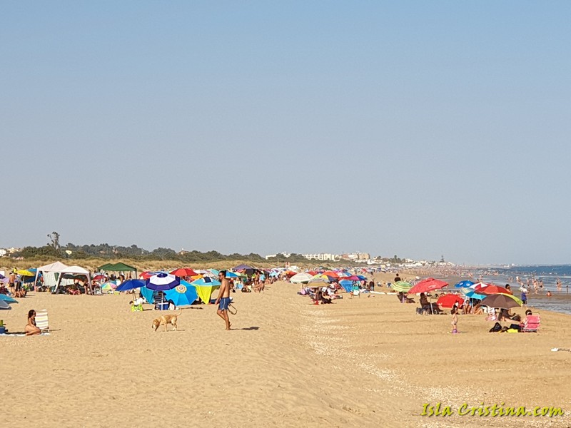 Las Playas de Isla Cristina alcanzan los 40 grados de calor