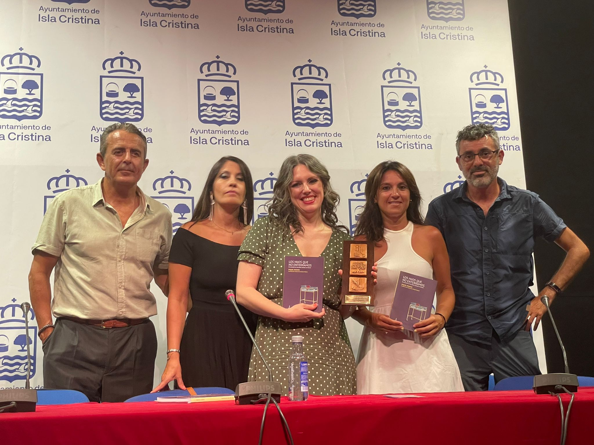 La periodista isleña Raquel Rendon presenta su libro sobre el escándalo de los bebes robados en Huelva