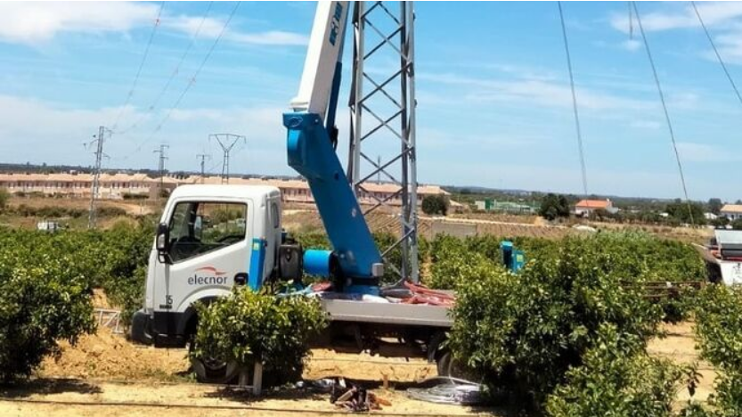 Endesa reforzará la red eléctrica de Isla Cristina con más de medio millón de euros