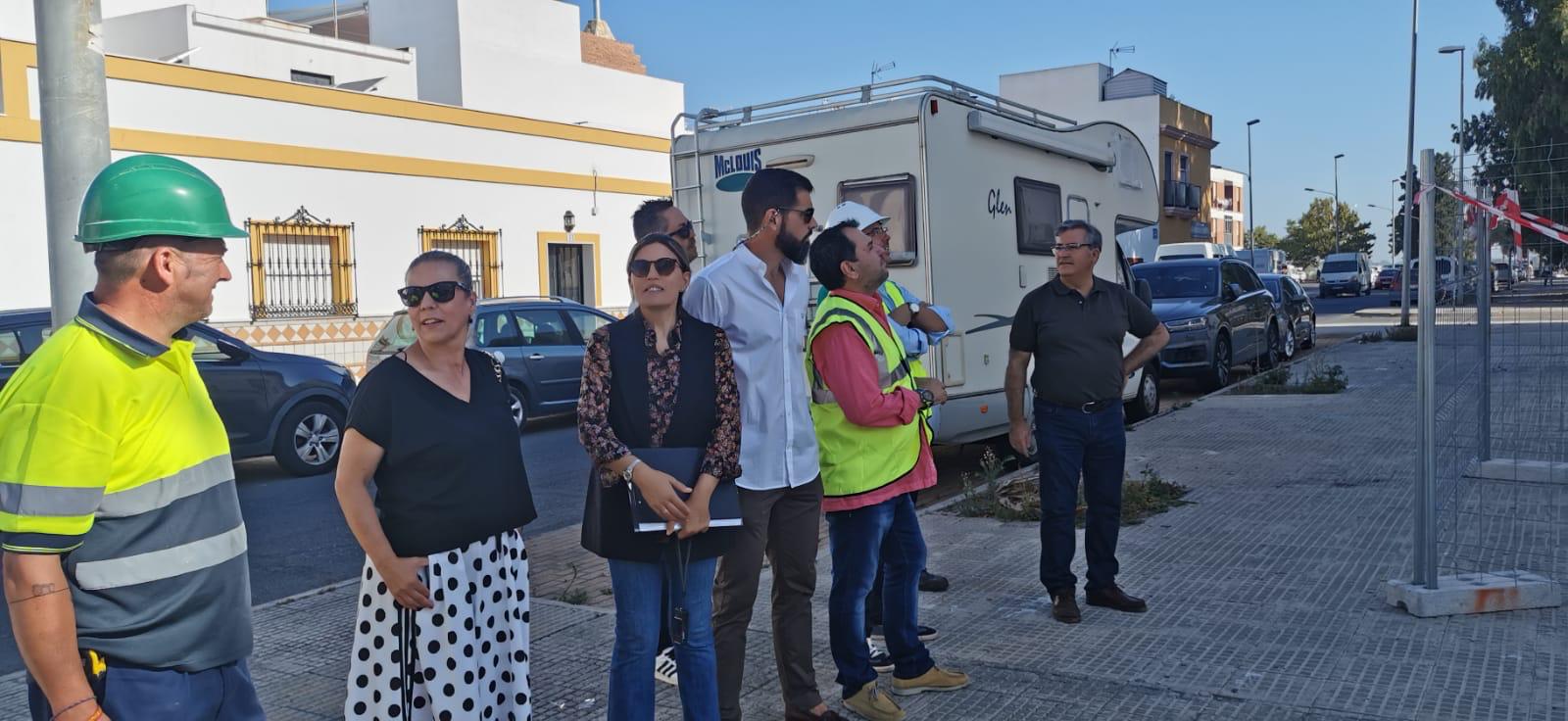 Visita de trabajo de José Domingo Doblado Vera, a las obras que se vienen realizando en la Plaza de las Estibadoras de Isla Cristina.