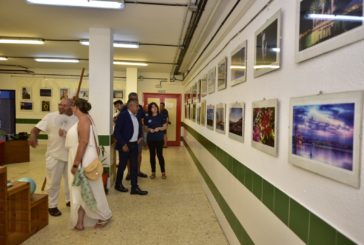 La ‘Noche de Luz’ llenó el centro de Isla Cristina de actividades para dinamizar y fomentar las compras en el comercio local