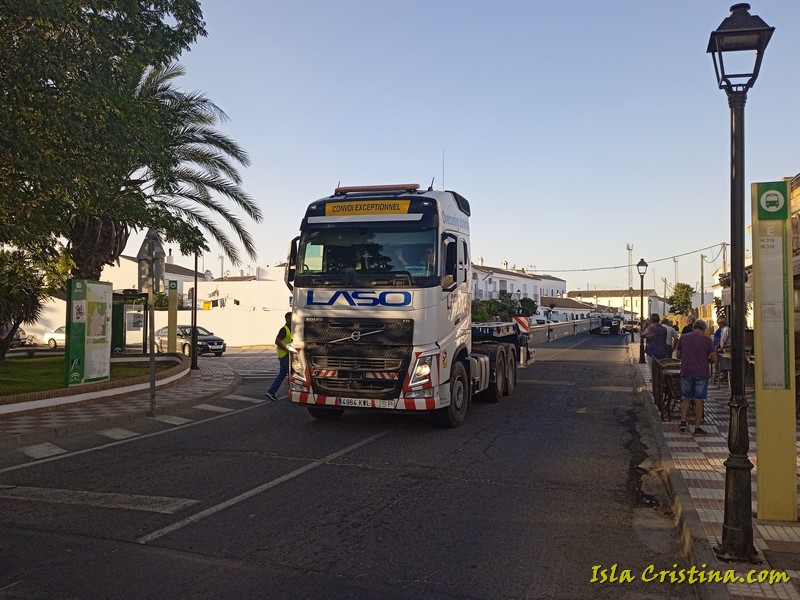 Camión de 90 metros por Villablanca
