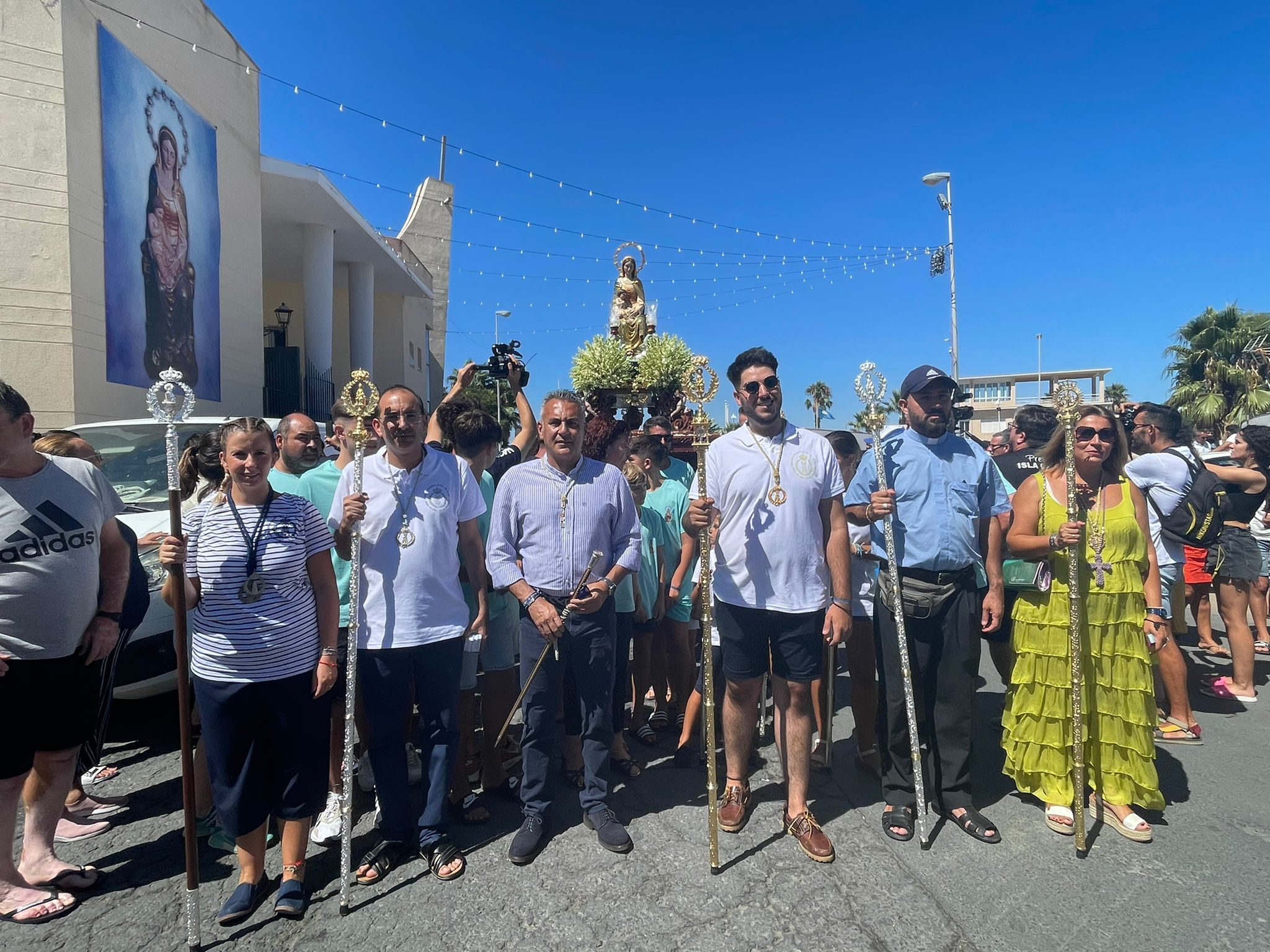 Una multitudinaria precesión cierra las Fiestas en Honor a la Virgen del Mar en Isla Cristina
