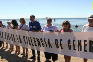 VII Cadena Humana Contra la Violencia de Género-Playa Central de Isla Cristina