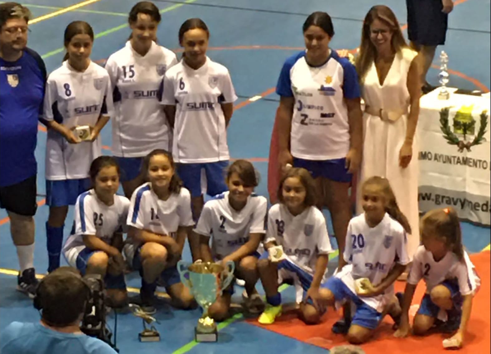 El Equipo Femenino de la UD Punta del Caimán “CAMPEONAS” del XI Torneo de Fútbol Sala “Buscamos una Estrella”