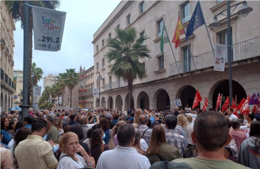 Cientos de ciudadanos de Huelva piden un Materno Infantil “digno”