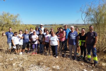 Más de una veintena de voluntarios en la limpieza del Paraje Natural de Isla Cristina