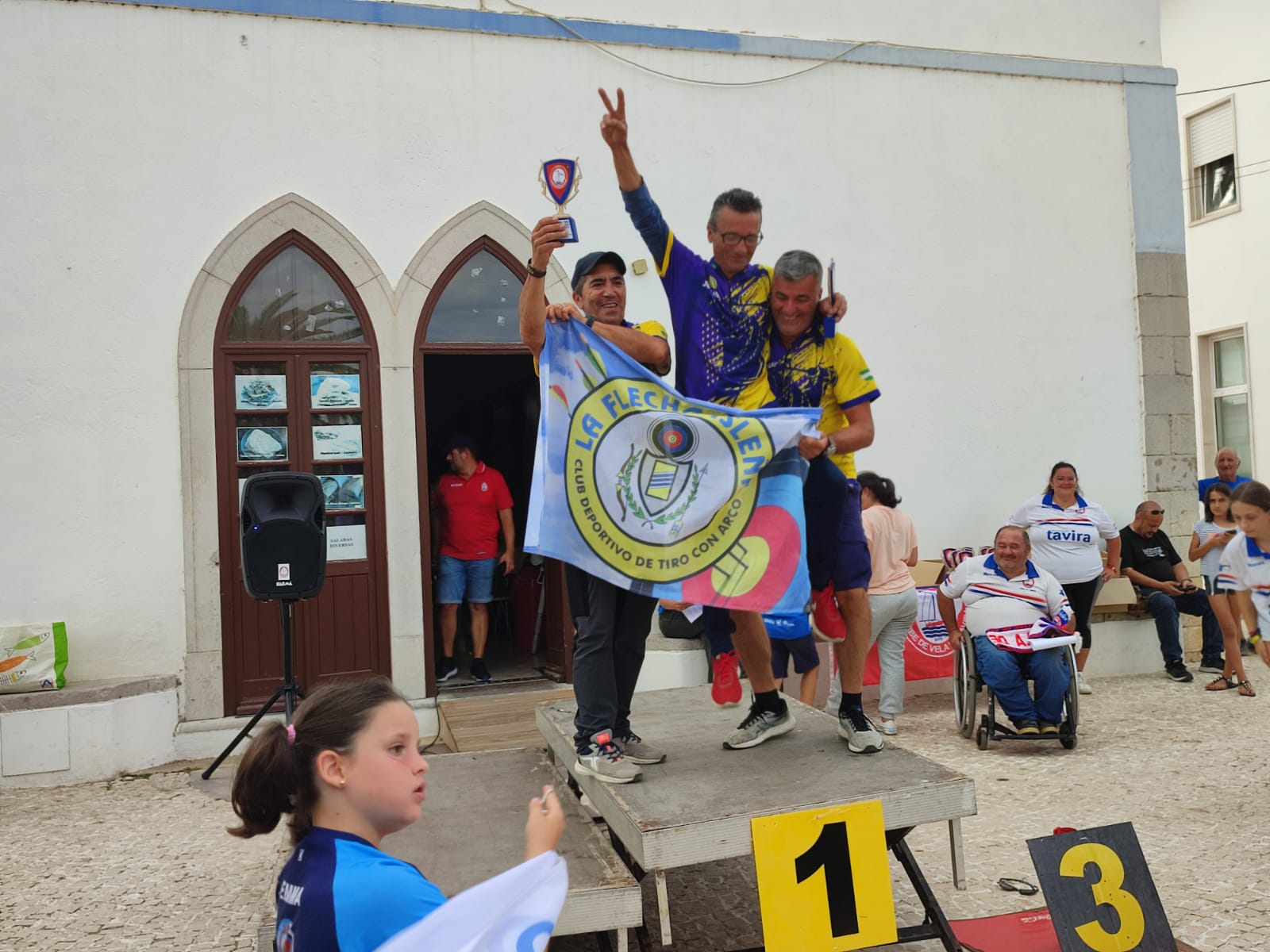 El Club la Flecha Isleña de tiro con arco brilla con luz propia en Tavira (Portugal)