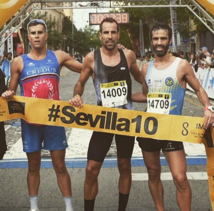 Victoria onubense en Sevilla, Emilio Martín y Estefanía Rouco ganan la carrera Casco Antíguo