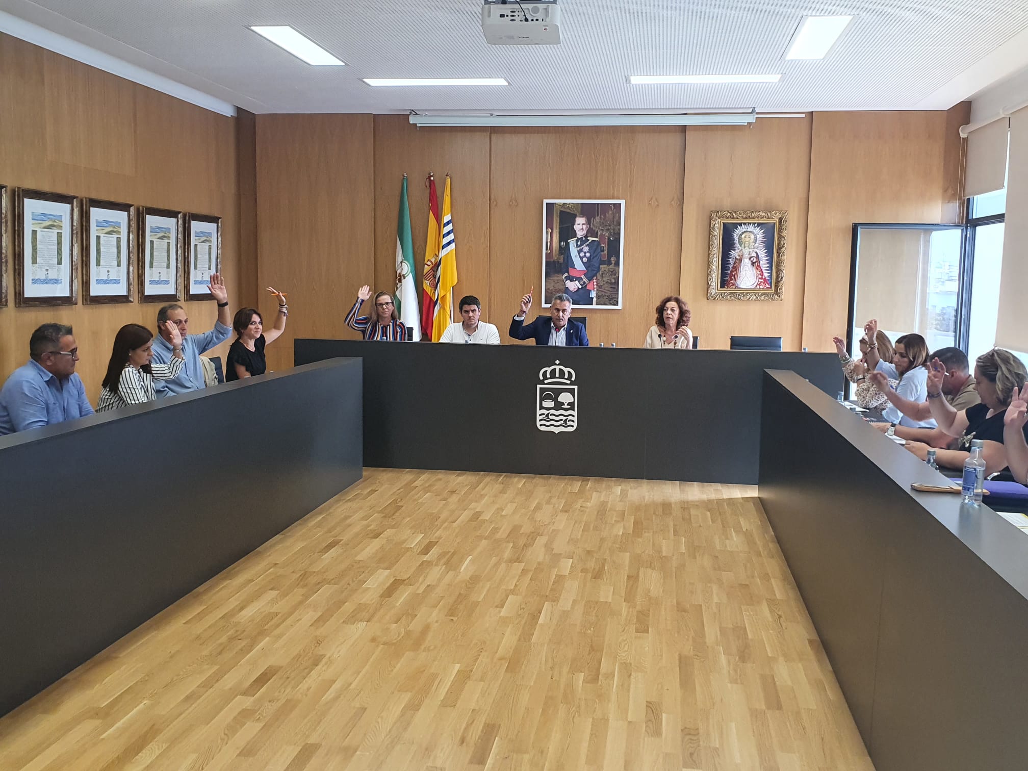 El ayuntamiento isleño celebra el pleno ordinario del mes de octubre y pide una segunda ambulancia para la localidad y enfermeros/as en los centros educativos