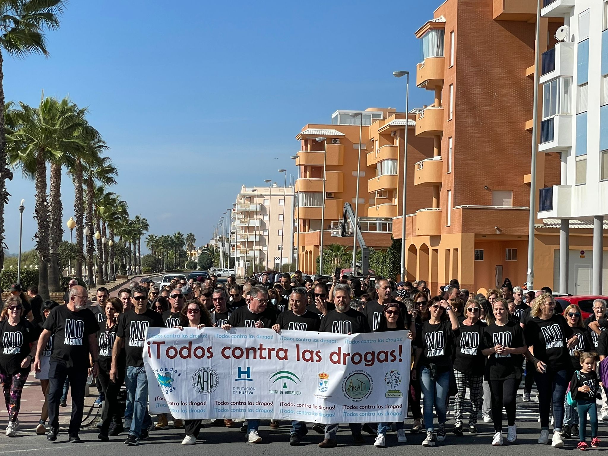 La Marcha contra las Adicciones convocada por el Centro ARATI recorre Isla Cristina