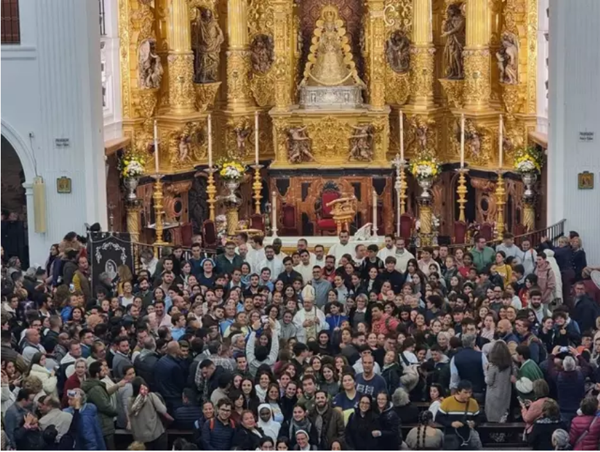 Alrededor de 600 jóvenes participan en la peregrinación diocesana a El Rocío
