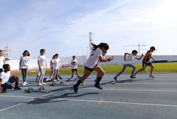 Cerca de 2.000 alumnos de Primaria de la provincia de Huelva practican atletismo, tiro con arco y ajedrez
