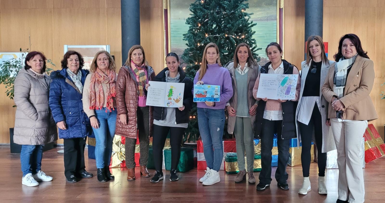 El Ayuntamiento de Isla Cristina felicita, un año más, las fiestas navideñas, con tarjetas hechas por los más pequeños