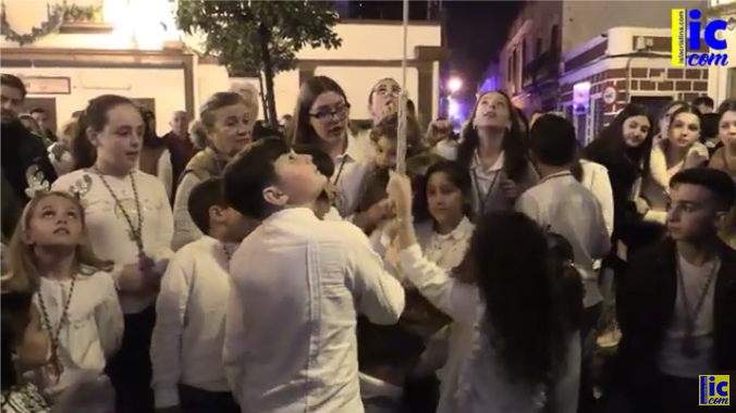 Canto de la Salve de la Hermandad del Rocío de Isla Cristina, canta Grupo Joven