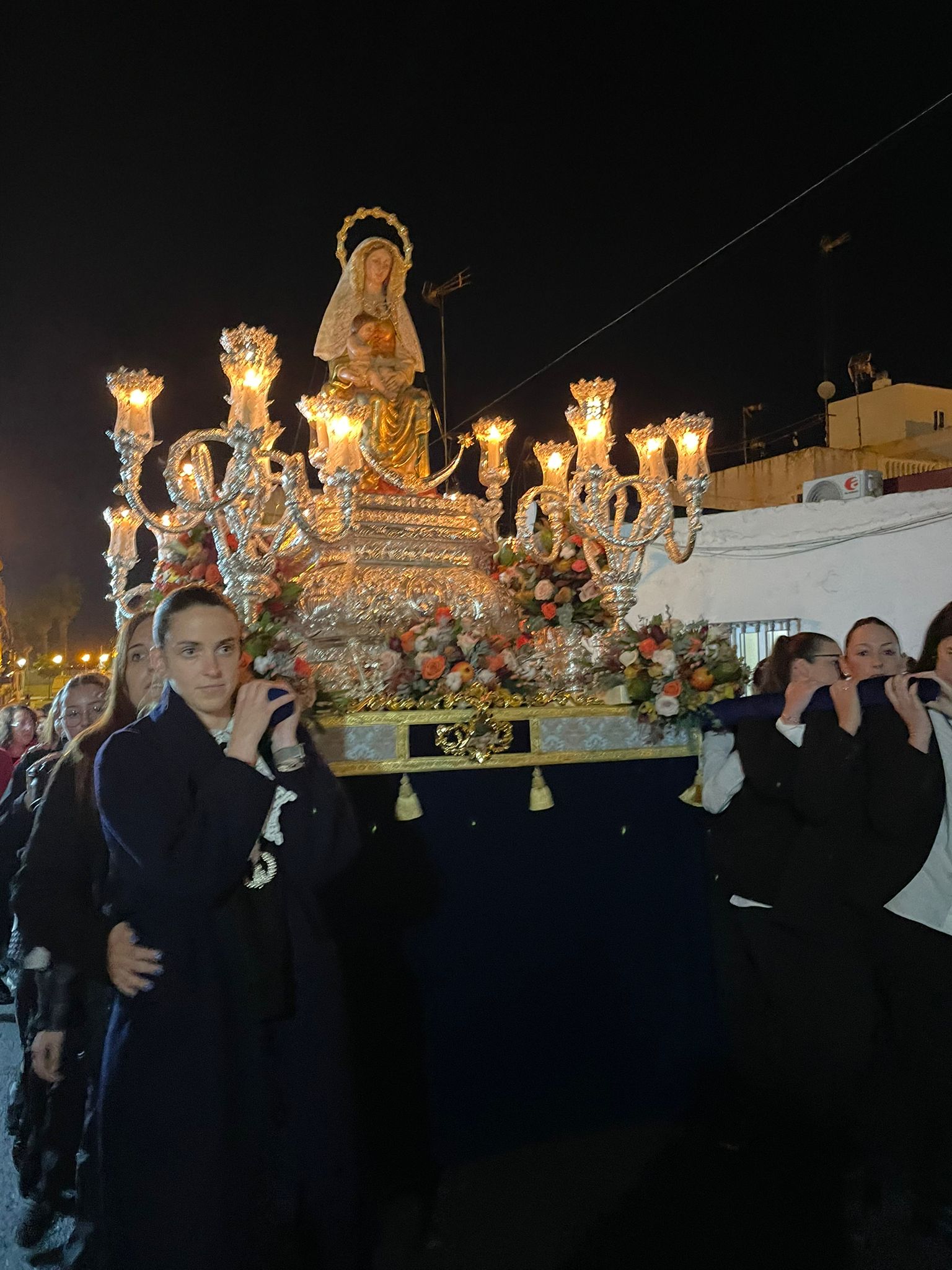 La Virgen del Mar recorre las calles de su feligresía con motivo del 50 aniversario de la Parroquia de la Punta del Caimán
