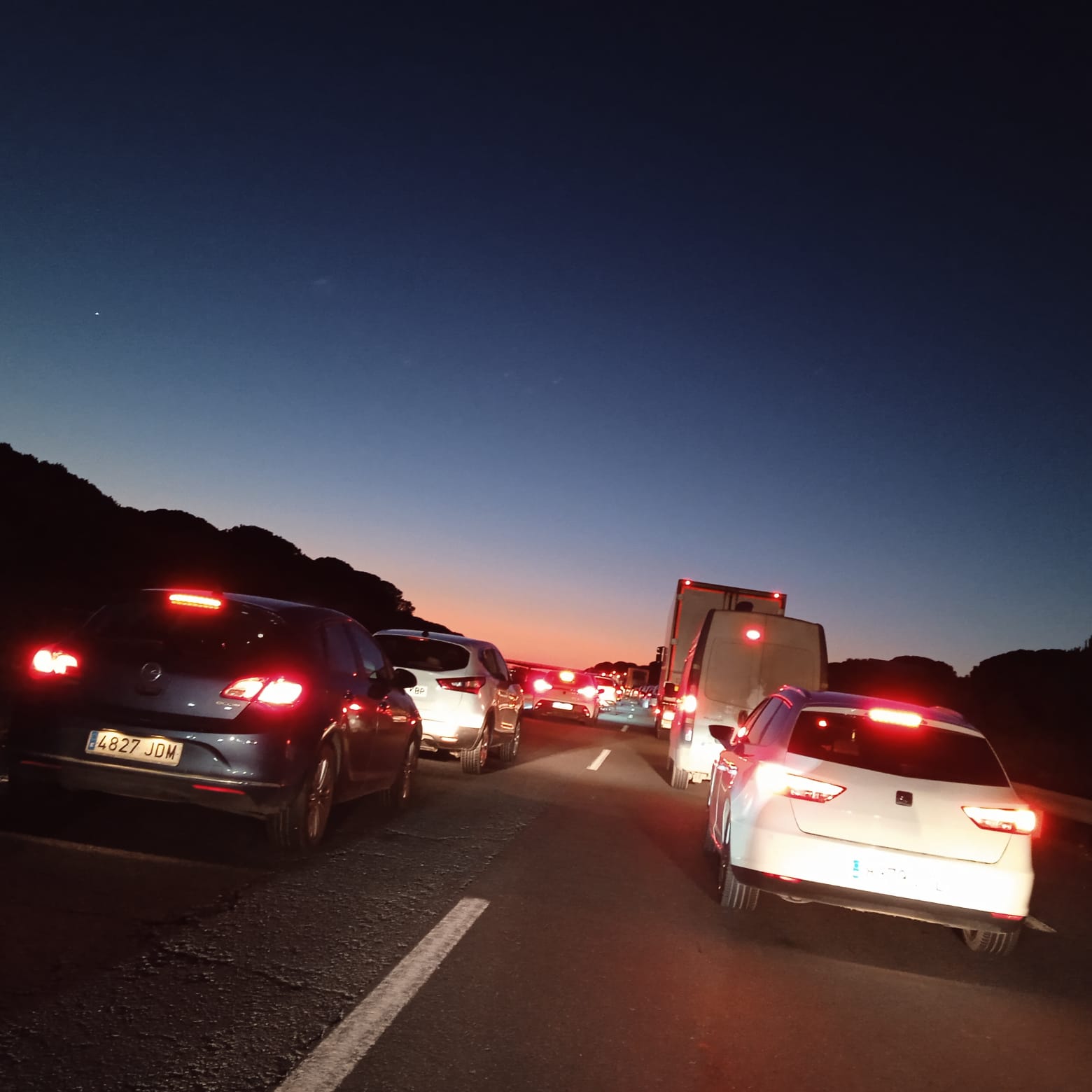 Importantes retenciones en la autopista Huelva-Ayamonte por la colisión entre dos turismos
