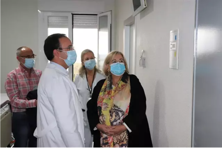 Salud pide a la población de Huelva que se inocule la cuarta dosis del covid al estar vacunada “solo la mitad”
