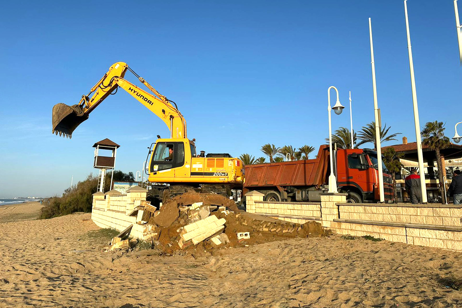 Mancomunidad inicia las obras de remodelación del acceso central a la playa desde el Paseo Marítimo de Islantilla.