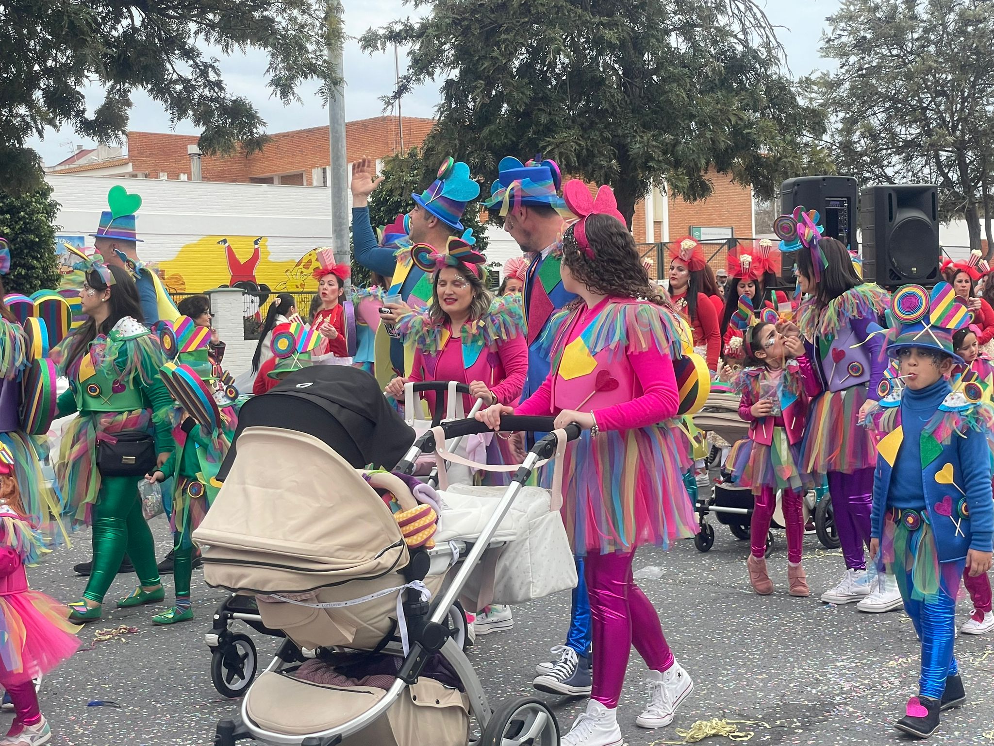 Una multitudinaria y esperada Cabalgata infantil de disfraces recorre Isla Cristina
