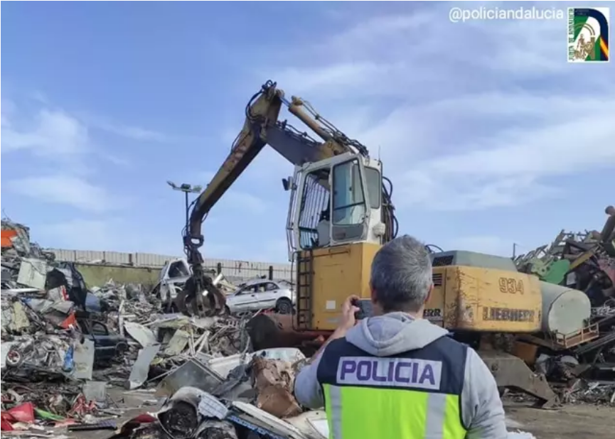 Desmantelan en Huelva un vertedero y chatarrería ilegales en los que desmontaba sin control residuos eléctrónicos