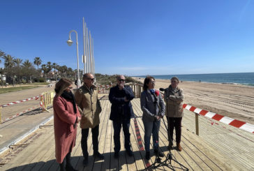 Autoridades de Lepe e Isla Cristina visitan las obras de remodelación del acceso central del Paseo Marítimo que abrirán arquitectónicamente este espacio a la playa de Islantilla