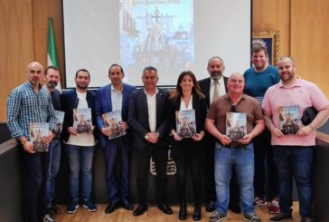 El Consejo de Hermandades y Cofradías de Isla Cristina y el Ayuntamiento han presentado la Revista oficial de la Semana Santa de este año 2023