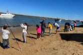 El ayuntamiento de Isla Cristina y el Club Peskayakisla organizan un curso de pesca con caña para pequeños y jóvenes