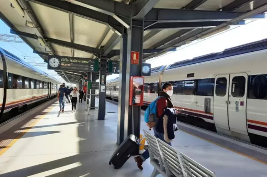 Renfe reprograma los horarios Huelva-Madrid del 1 de junio al 30 de septiembre y refuerza con Intercity