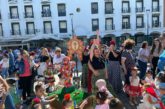 La celebración de la Cruz de mayo reúne a los pequeños de las escuelas infantiles de Isla Cristina