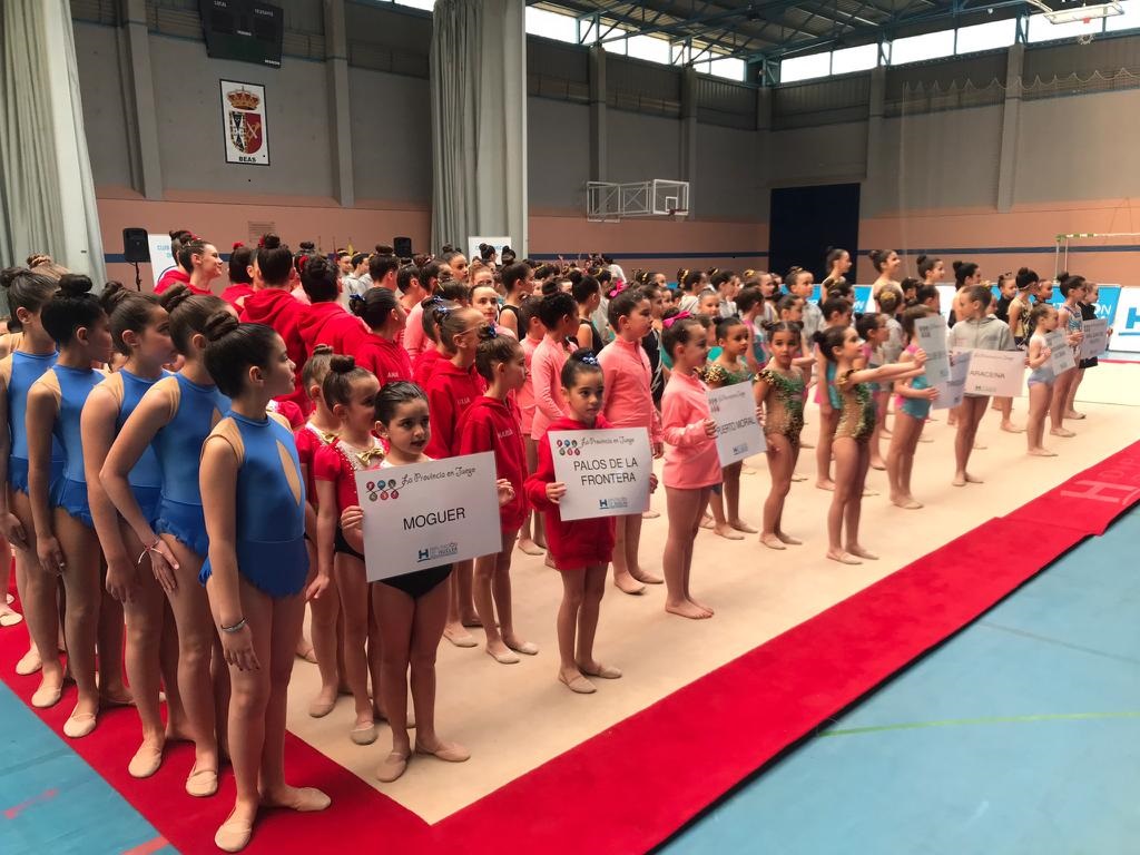 Unos 500 jóvenes han participado en los encuentros deportivos de gimnasia rítmica de la Diputación de Huelva