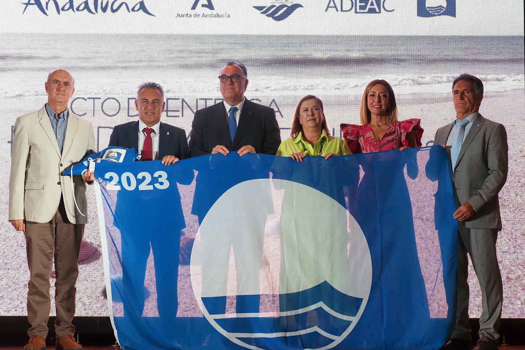 127 playas y 19 puertos andaluces recogen en Islantilla el distintivo Bandera Azul