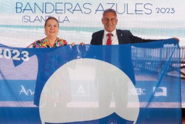 Isla Cristina, recoge en Islantilla el distintivo bandera azul otorgado por FEE-ADEAC
