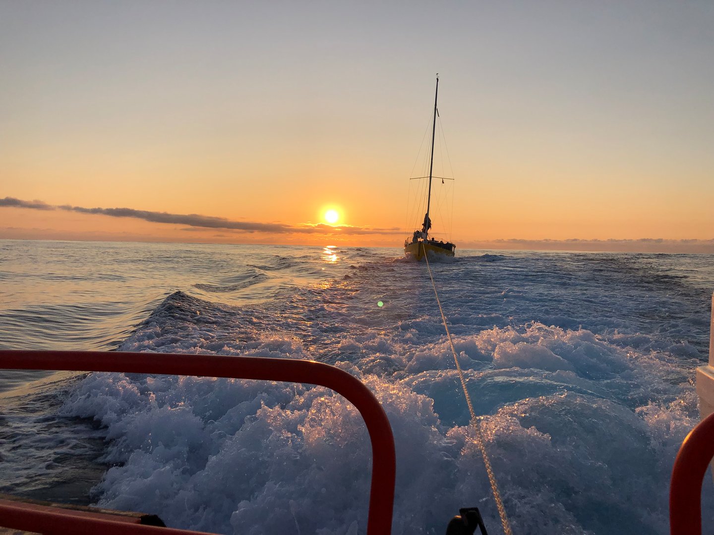 Rescatan los tripulantes de un velero al suroeste de Isla Cristina