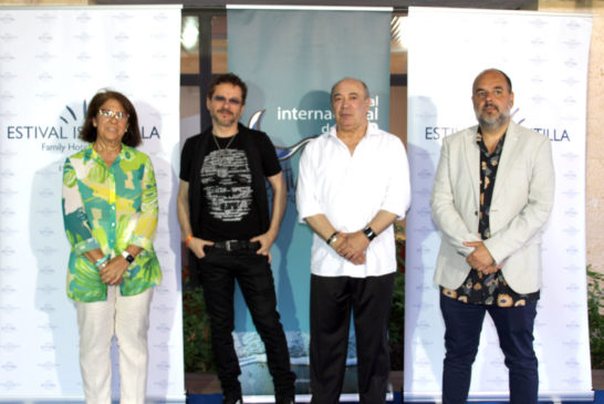 Juanma Bajo Ulloa con representantes de Mancomunidad y director del Festival