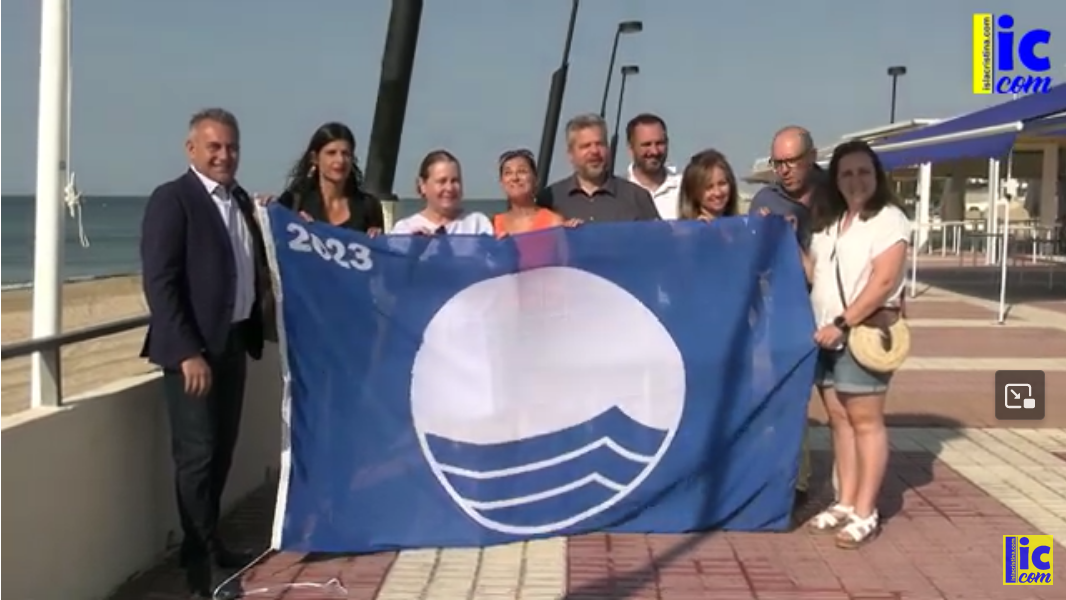 Izado de la Bandera Azul en Playa Central de Isla Cristina