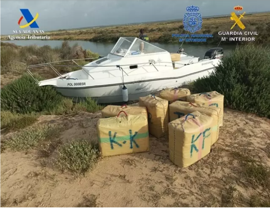 Intervienen 3,7 toneladas de hachís en dos operaciones contra el narcotráfico en Isla Canela y Punta Umbría