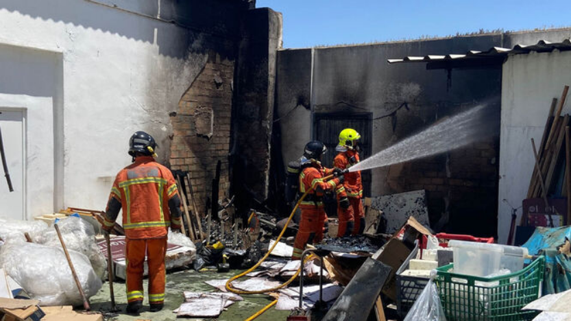 Bomberos del Consorcio intervienen en un incendio en Isla Cristina