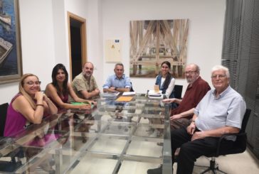 El alcalde de Isla Cristina, recibe a la directiva de la asociación de periodistas y comunicadores de la localidad