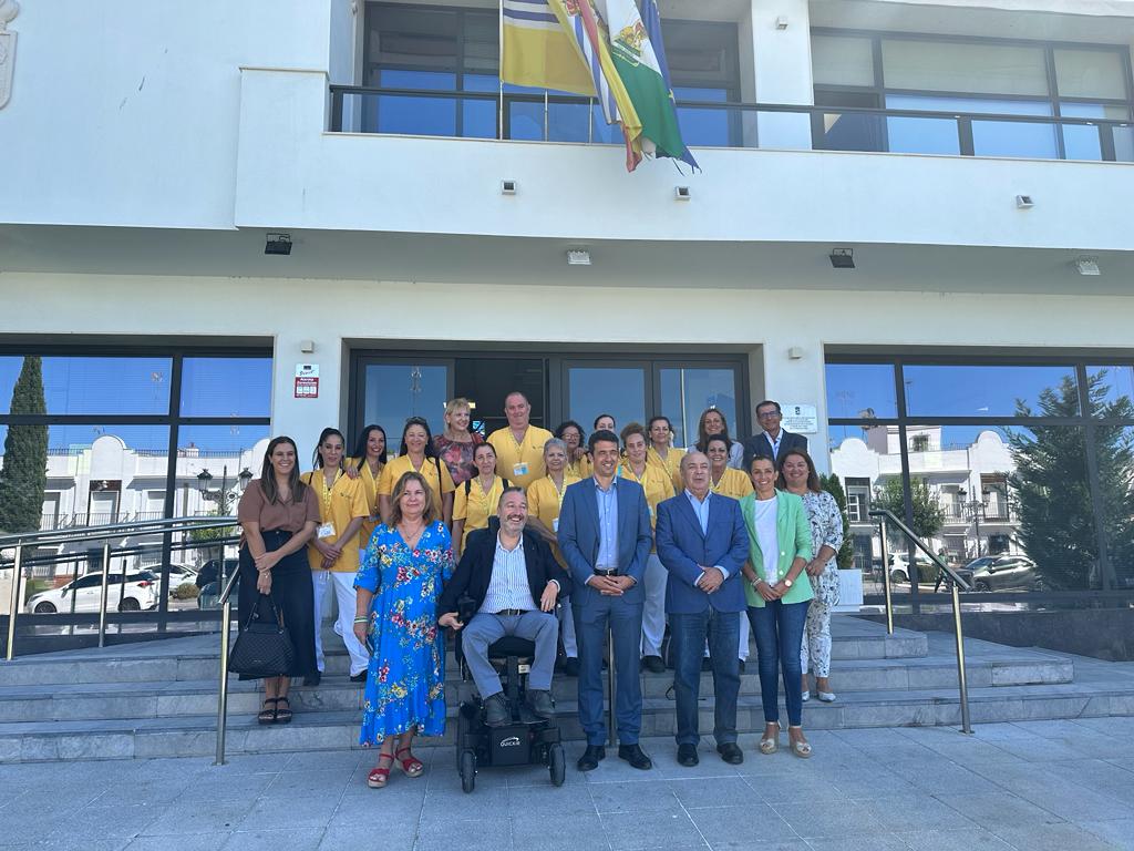 El Ayuntamiento de Isla Cristina y la empresa UNEI crean 11 puestos de trabajo destinados a la limpieza en los colegios