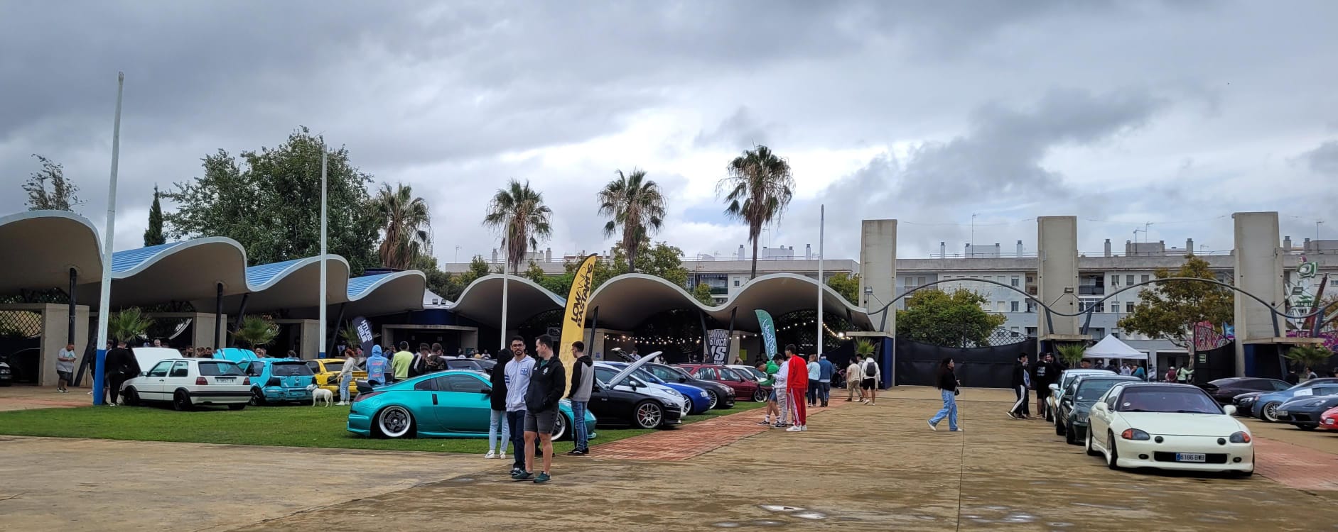 Cerca de 200 vehículos han participado en la tercera edición del OnubaStanceWorks celebrado en Isla Cristina