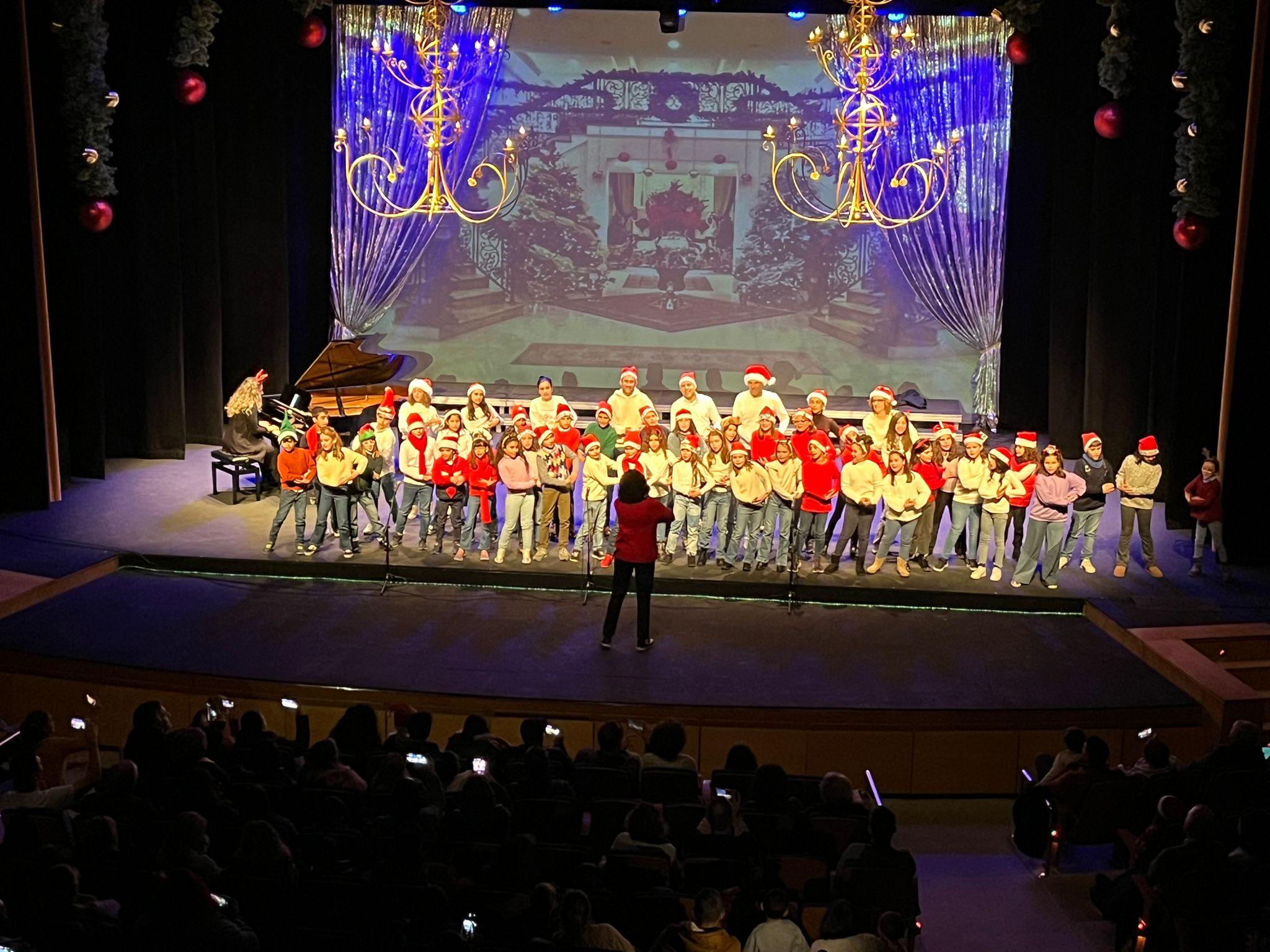 El conservatorio elemental de música «Vicente Sanchís» ofrece su tradicional concierto navideño